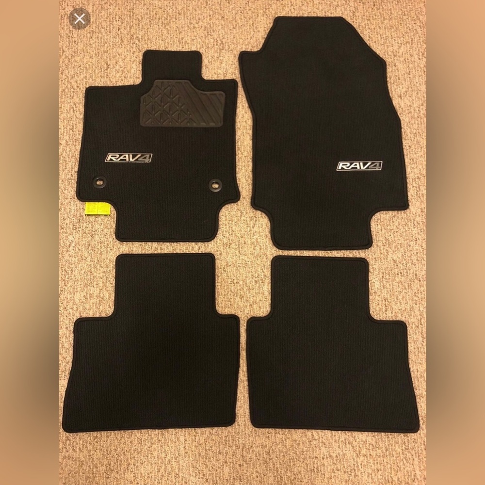 RAV4 Black Carpet Floor Mats - 4-Piece Set